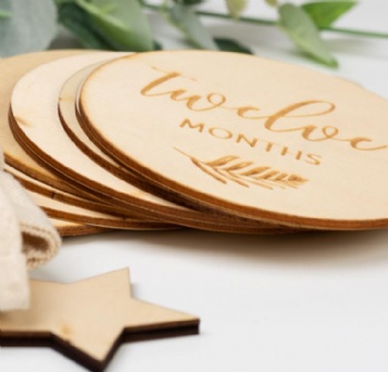  Wooden Baby and Pregnancy Announcement Hand-Crafted Monthly Milestone Discs	